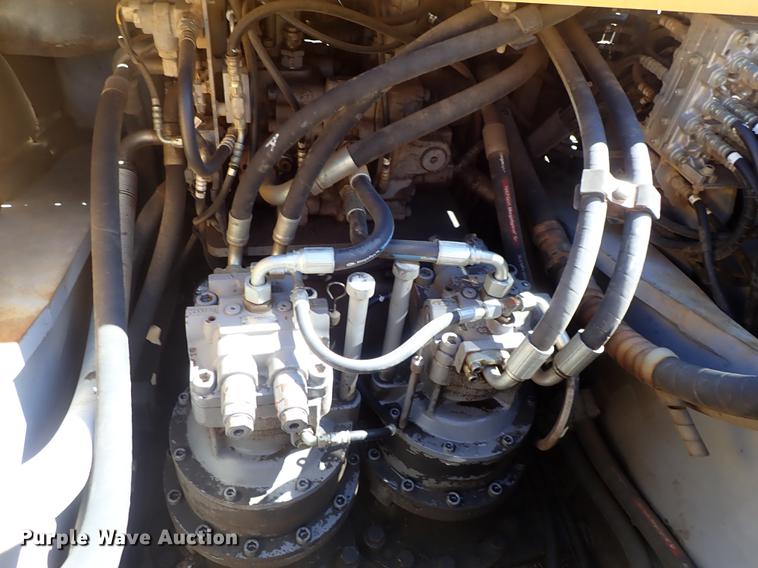 image for item DF1213 2002 John Deere 450C LC excavator