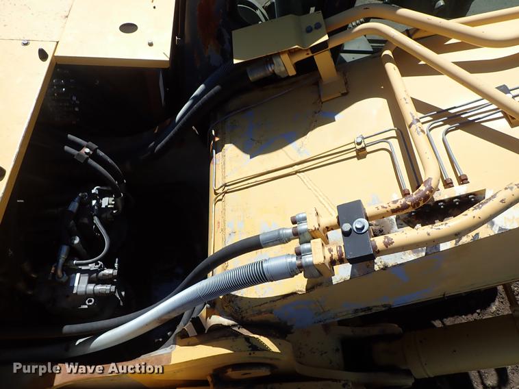 image for item DF1213 2002 John Deere 450C LC excavator