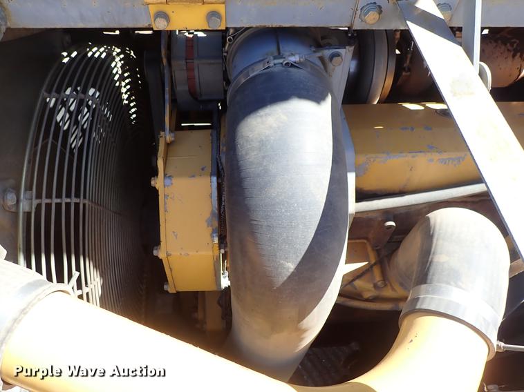 image for item DF1213 2002 John Deere 450C LC excavator