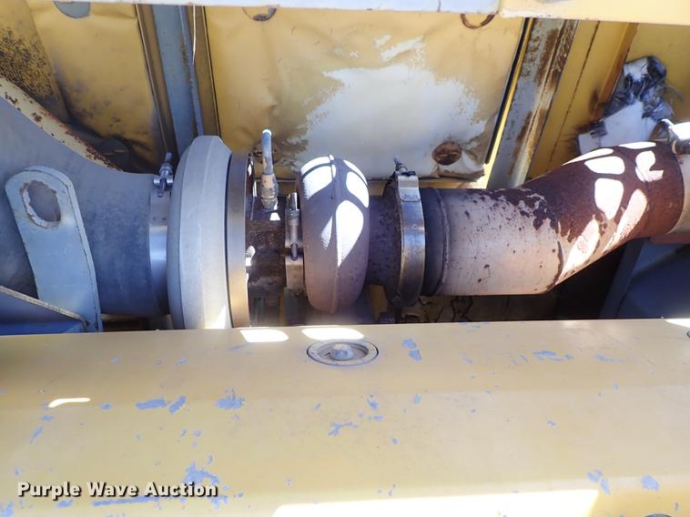 image for item DF1213 2002 John Deere 450C LC excavator