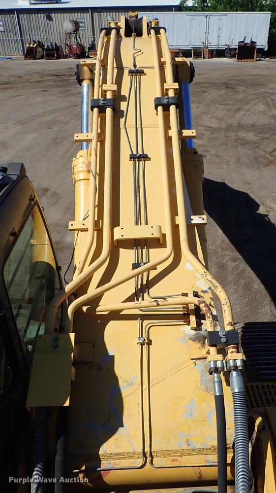 image for item DF1213 2002 John Deere 450C LC excavator