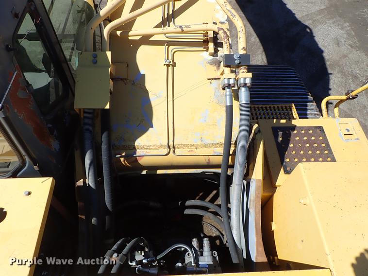 image for item DF1213 2002 John Deere 450C LC excavator