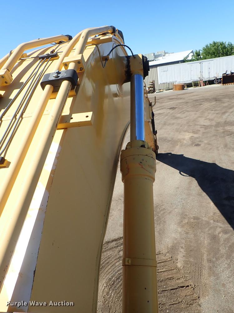 image for item DF1213 2002 John Deere 450C LC excavator