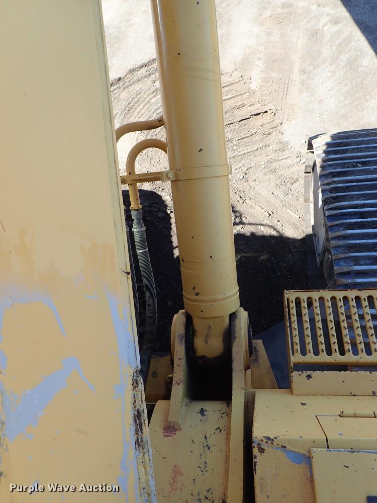 image for item DF1213 2002 John Deere 450C LC excavator