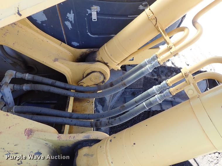 image for item DF1213 2002 John Deere 450C LC excavator