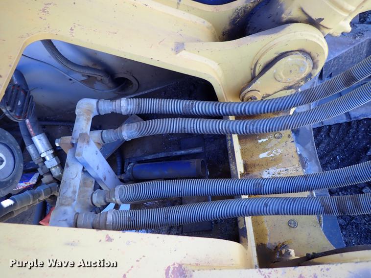 image for item DF1213 2002 John Deere 450C LC excavator