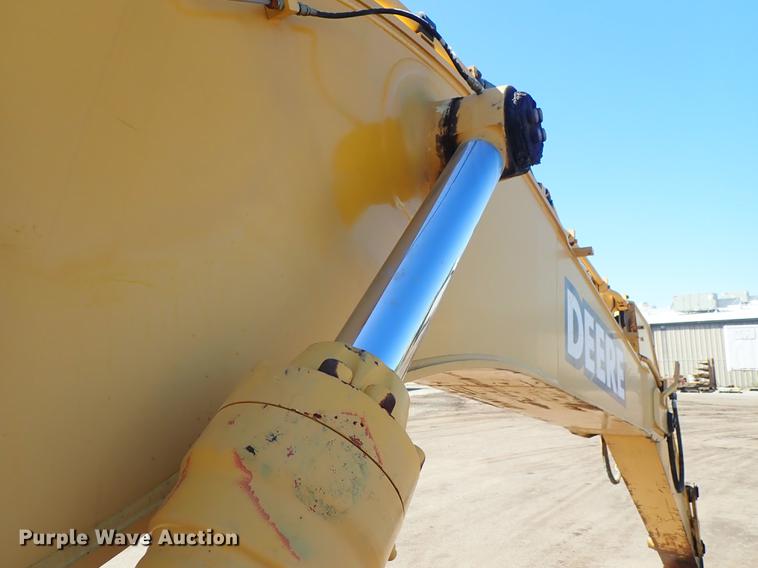 image for item DF1213 2002 John Deere 450C LC excavator