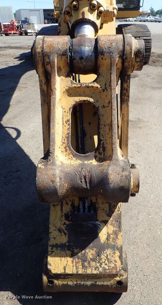 image for item DF1213 2002 John Deere 450C LC excavator