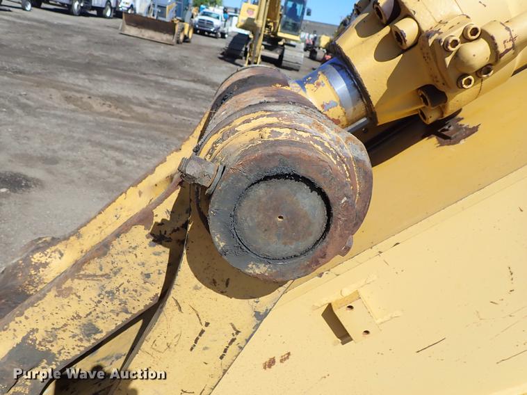 image for item DF1213 2002 John Deere 450C LC excavator