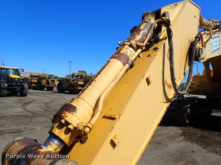 image for item DF1213 2002 John Deere 450C LC excavator