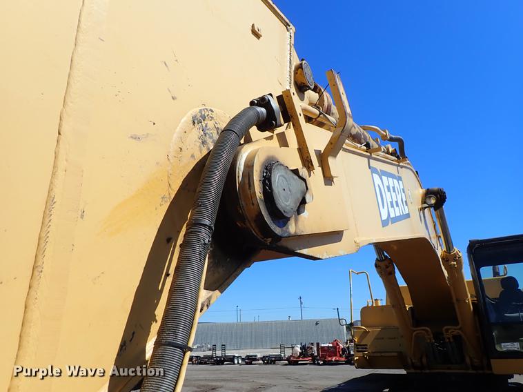 image for item DF1213 2002 John Deere 450C LC excavator