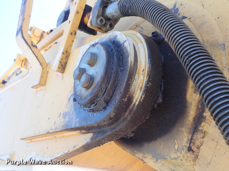 image for item DF1213 2002 John Deere 450C LC excavator