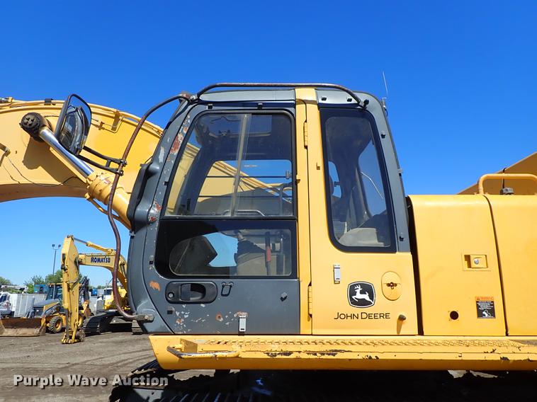 image for item DF1213 2002 John Deere 450C LC excavator