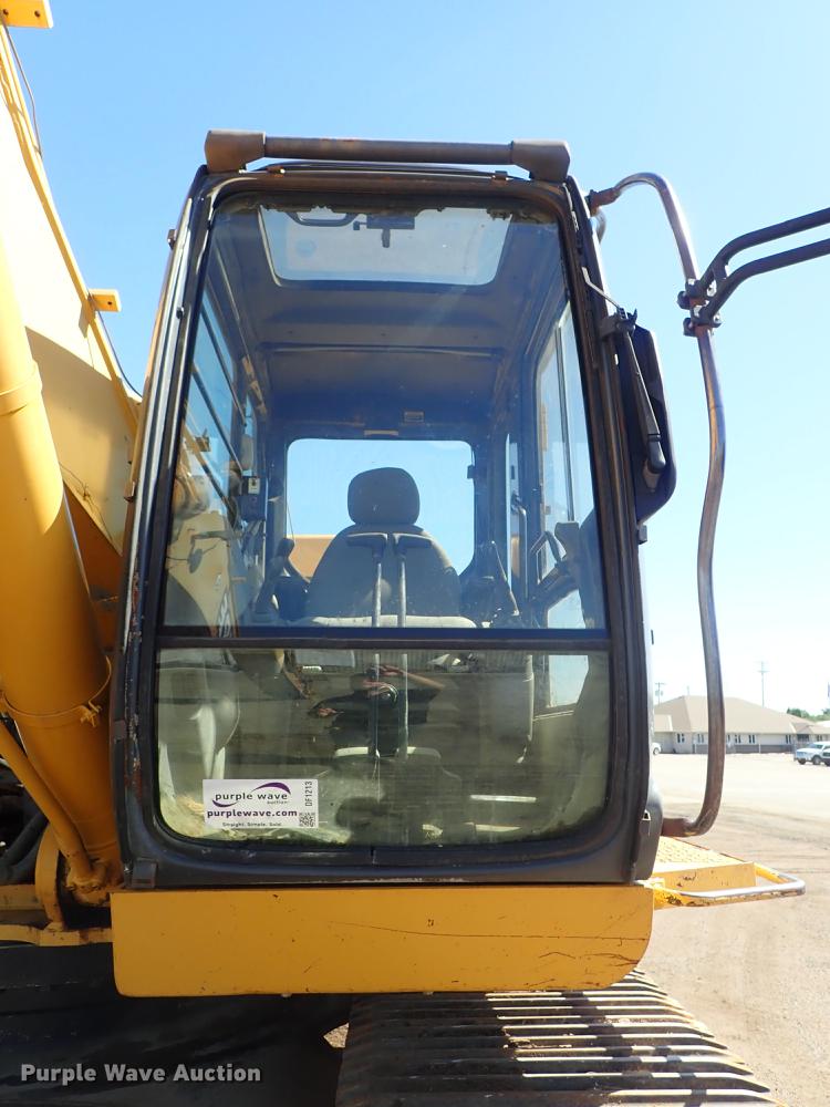 image for item DF1213 2002 John Deere 450C LC excavator