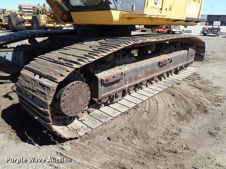 image for item DF1213 2002 John Deere 450C LC excavator