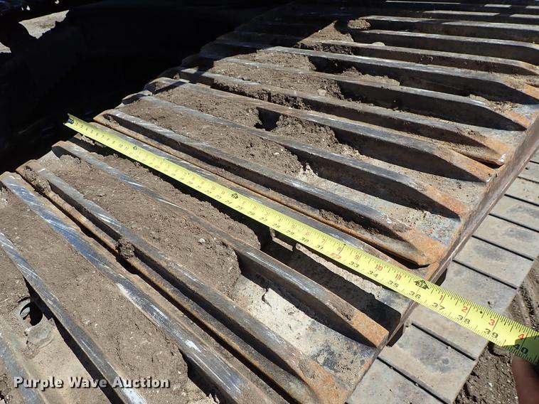 image for item DF1213 2002 John Deere 450C LC excavator