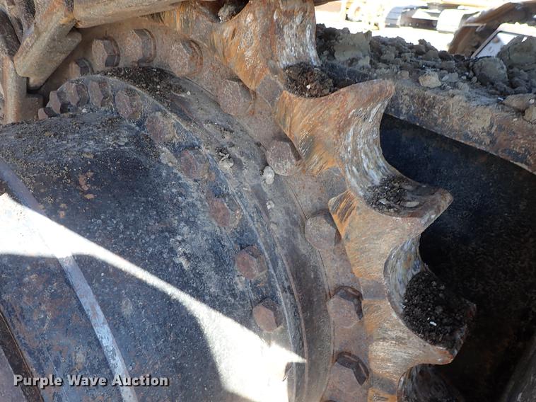 image for item DF1213 2002 John Deere 450C LC excavator