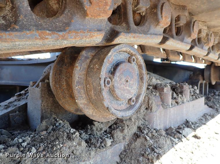 image for item DF1213 2002 John Deere 450C LC excavator