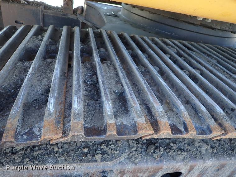 image for item DF1213 2002 John Deere 450C LC excavator