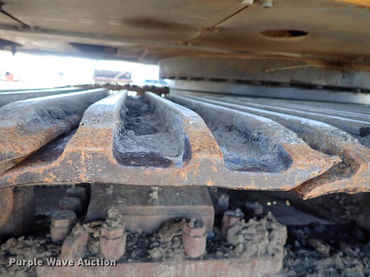 image for item DF1213 2002 John Deere 450C LC excavator