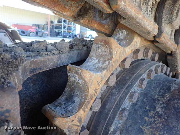 image for item DF1213 2002 John Deere 450C LC excavator