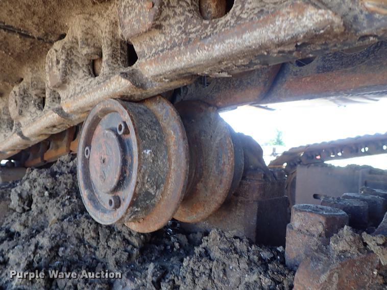 image for item DF1213 2002 John Deere 450C LC excavator