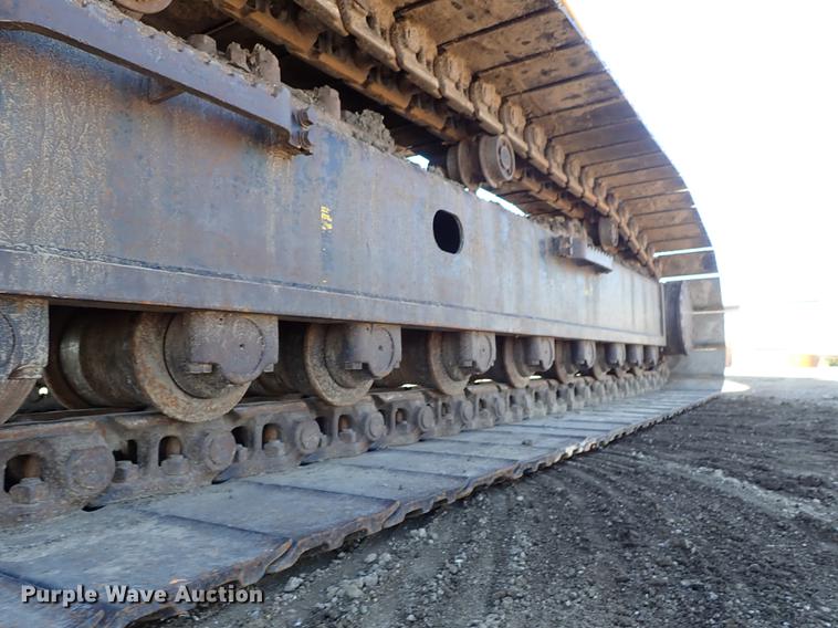 image for item DF1213 2002 John Deere 450C LC excavator