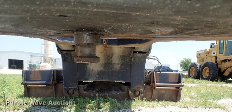 image for item DF1228 1995 Eager Beaver 35GSL lowboy equipment trailer