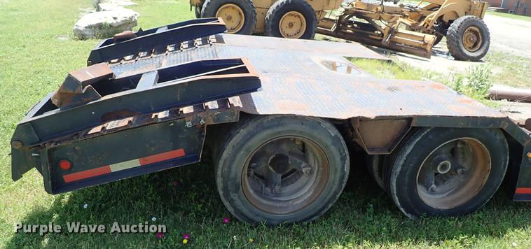 image for item DF1228 1995 Eager Beaver 35GSL lowboy equipment trailer
