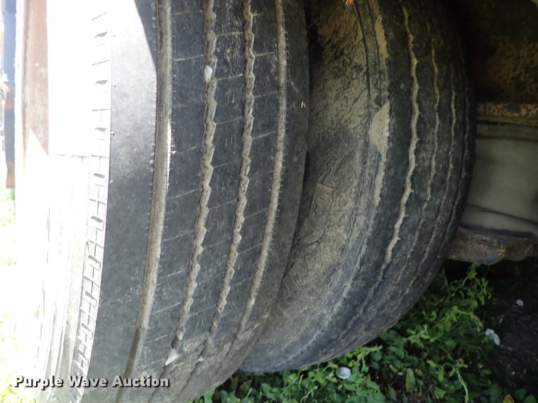 image for item DF1228 1995 Eager Beaver 35GSL lowboy equipment trailer