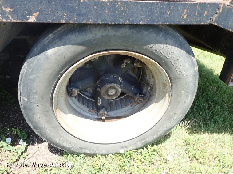 image for item DF1228 1995 Eager Beaver 35GSL lowboy equipment trailer