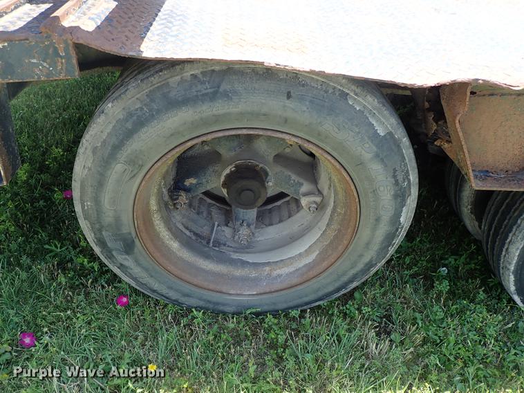 image for item DF1228 1995 Eager Beaver 35GSL lowboy equipment trailer