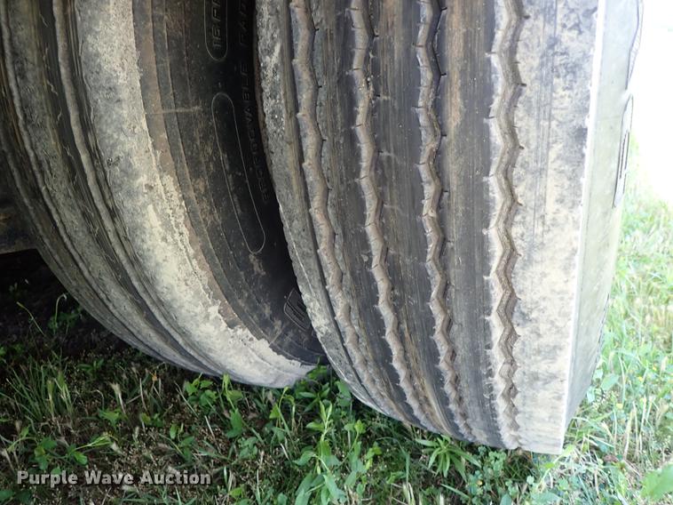 image for item DF1228 1995 Eager Beaver 35GSL lowboy equipment trailer