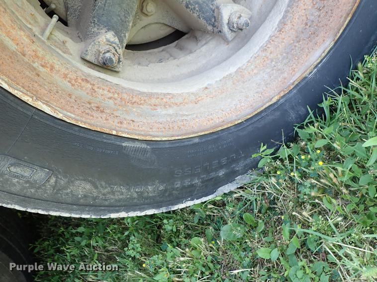 image for item DF1228 1995 Eager Beaver 35GSL lowboy equipment trailer