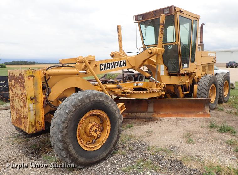 image for item DF1229 Champion 720 motor grader