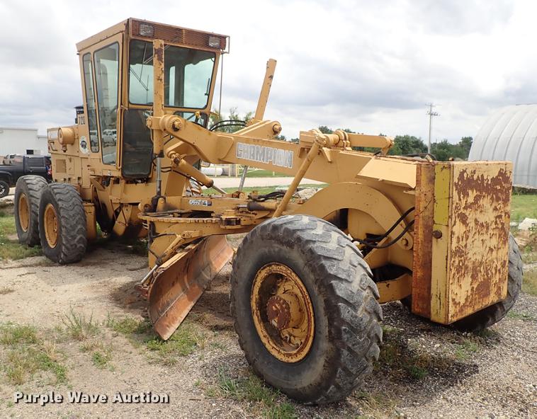 image for item DF1229 Champion 720 motor grader