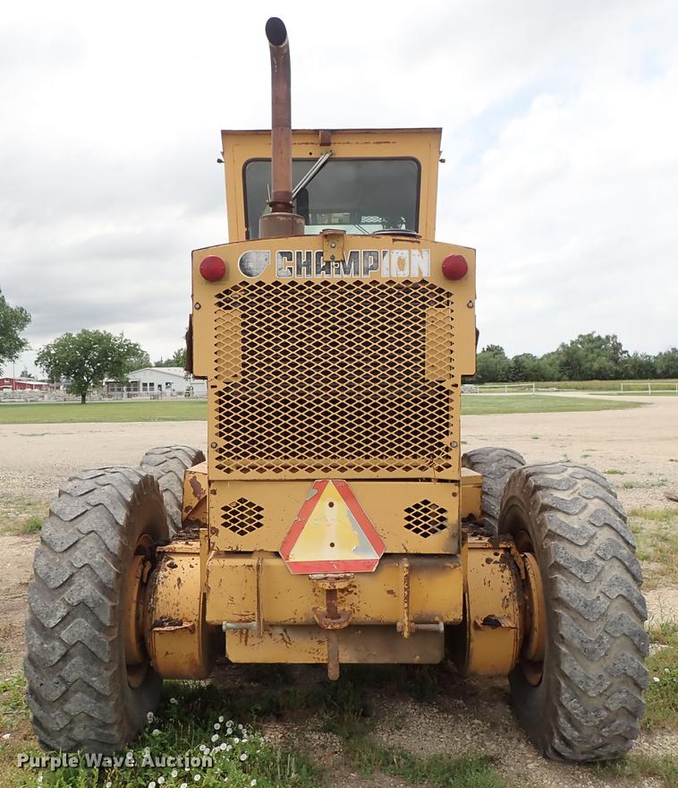 image for item DF1229 Champion 720 motor grader
