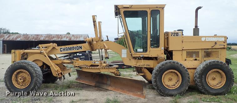 image for item DF1229 Champion 720 motor grader