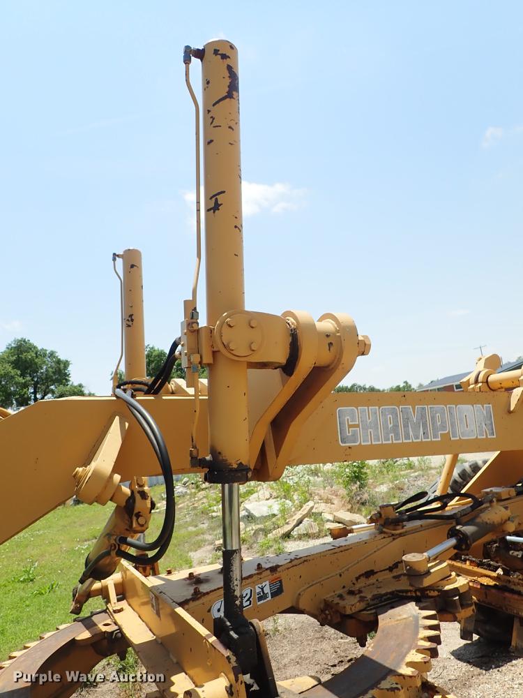 image for item DF1229 Champion 720 motor grader