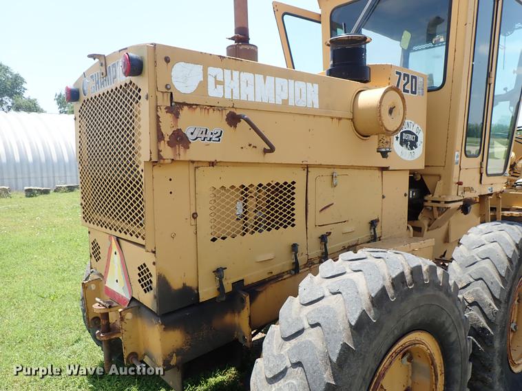 image for item DF1229 Champion 720 motor grader