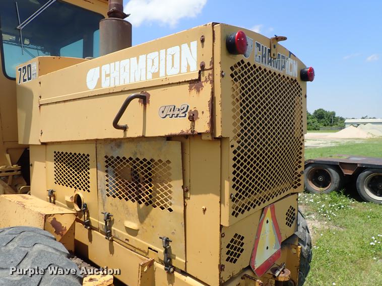 image for item DF1229 Champion 720 motor grader