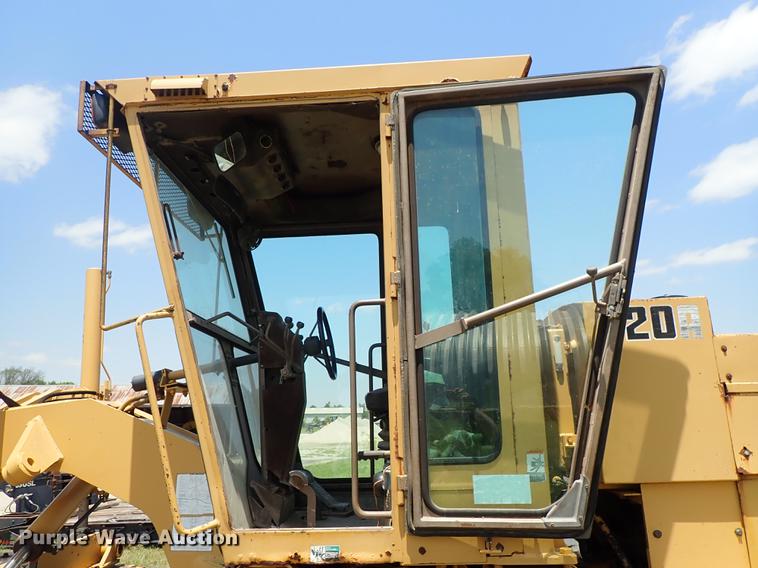 image for item DF1229 Champion 720 motor grader