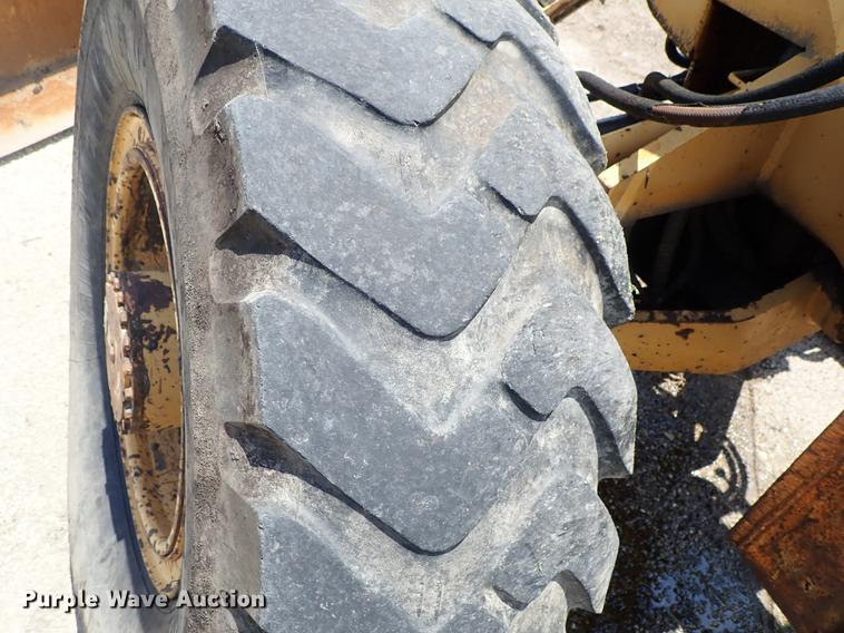 image for item DF1229 Champion 720 motor grader