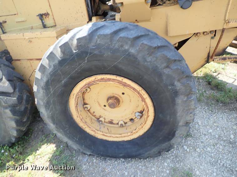 image for item DF1229 Champion 720 motor grader