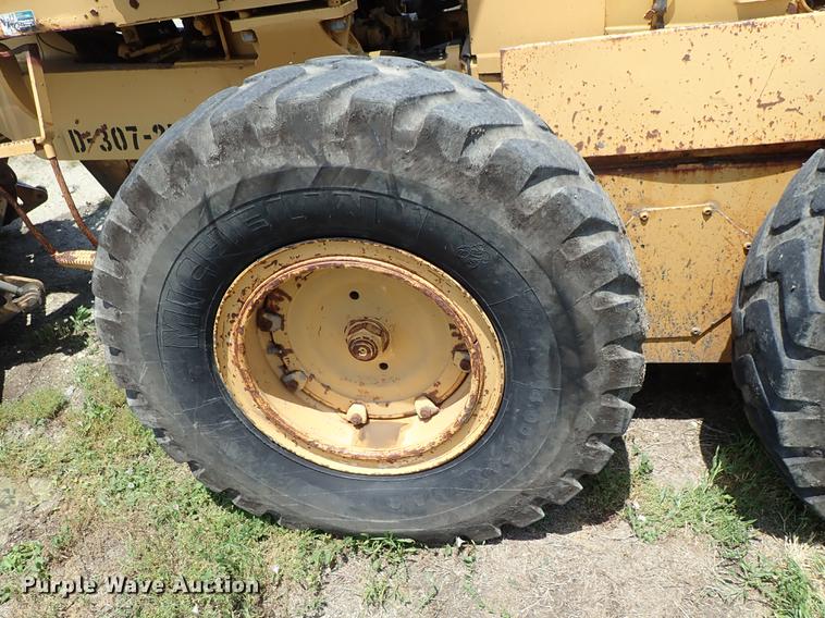 image for item DF1229 Champion 720 motor grader