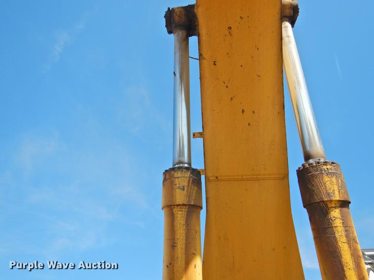 image for item DF2561 2005 Kobelco SK480LC excavator