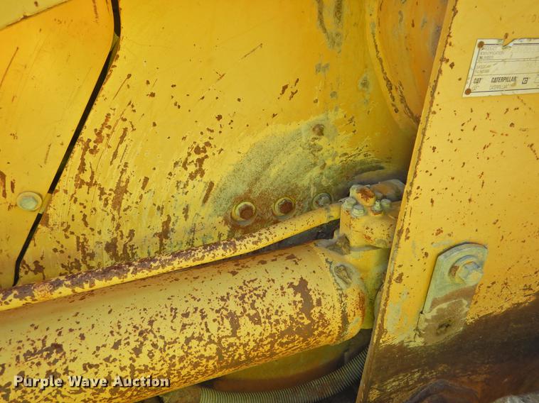 image for item DF2562 1999 Caterpillar 963C track loader