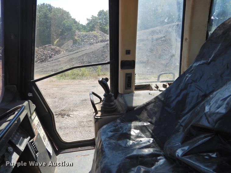 image for item DF2562 1999 Caterpillar 963C track loader