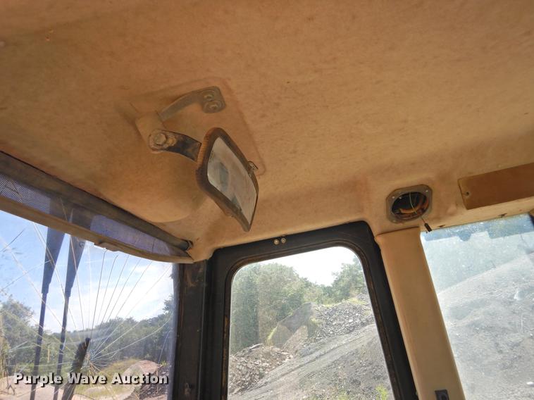 image for item DF2562 1999 Caterpillar 963C track loader