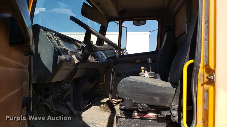 image for item DF3485 2004 Freightliner Business Class M2 dump truck